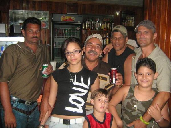 con la familia ,en cafeteria pico cristal .holguin