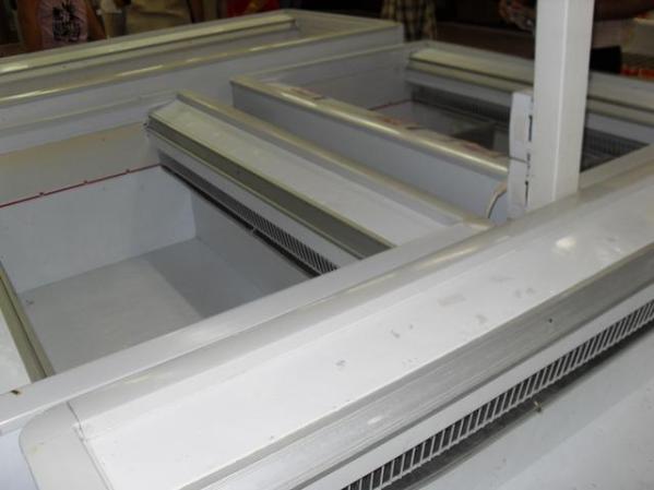 tristeza en los refrigeradores de la tiendas