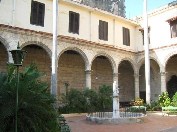 Claustro interior de la Iglesia de la Merced en Hb Vieja