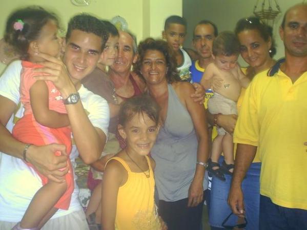 Disfrutando con el familion.Reparto La Vibora