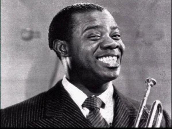 Al legendario Louis Armstrong lo arrestaron con yerba fuera del Cotton Club de Los Angeles en 1930, fumado.