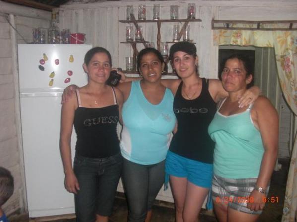 mis compa?eras de estudio y yo en mantua.