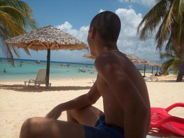 aqui mi hermano mirando el panorama