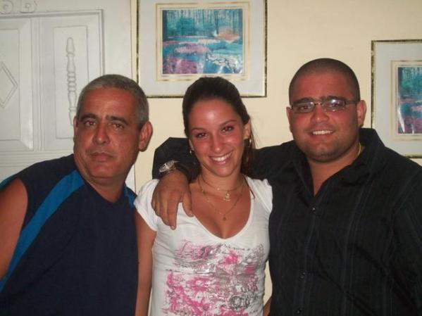 con mi puro liset y yo q nos ibamos para la discoteca,con q sonrisa mas hermosa quedastes ahi corazon