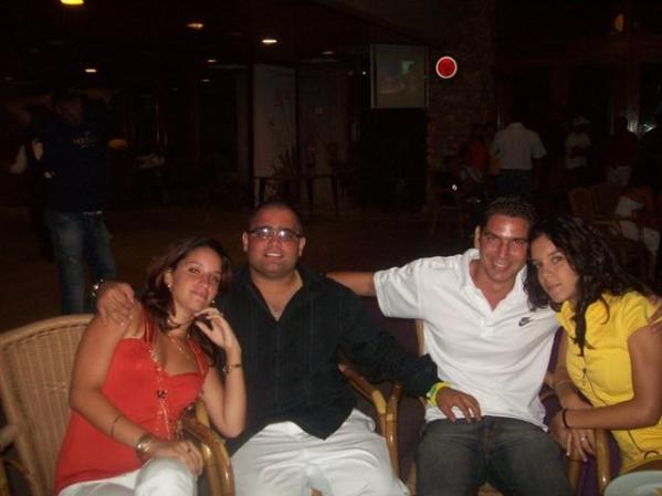 en el pedregal los 4 q parejas tan lindas verdad
