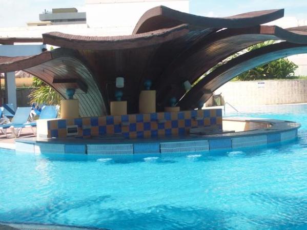 la piscina del hotel panorama en 3 y 70 miramar.