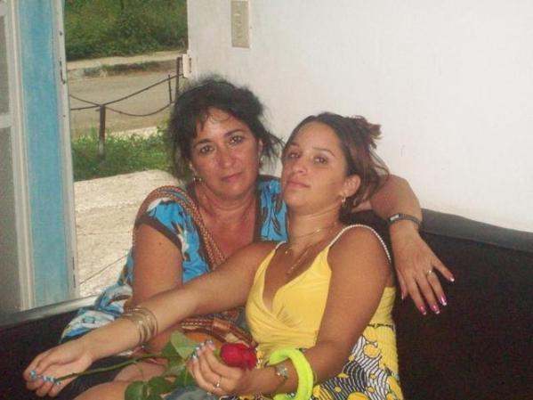 mi suegra y liset en mi casa