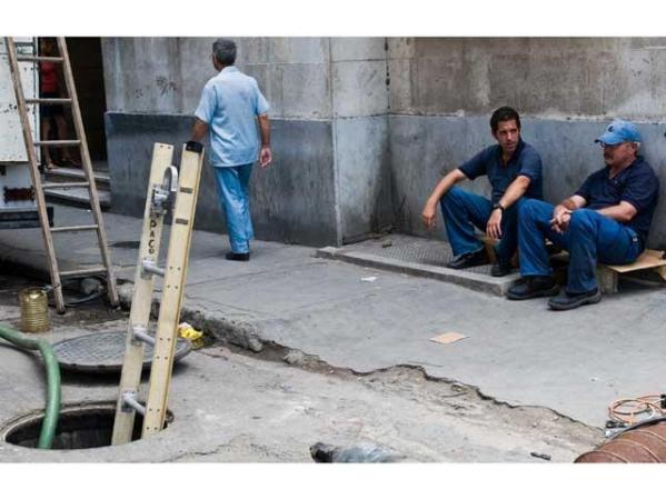 Cuba sufre de ausentismo laboral, y también de excesivos "descansos" por parte de los trabajadores, como ha admitido el mismo Raúl Castro.