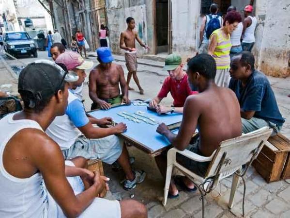 Cuba sufre de ausentismo laboral, y también de excesivos "descansos" por parte de los trabajadores, como ha admitido el mismo Raúl Castro.