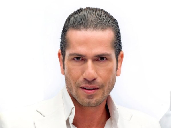 Gregorio Pernía es Aurelio "Titi" Jaramillo en "Sin senos".