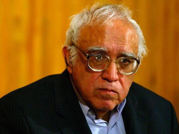 Junio 19, 2010.- El ensayista prolífico fue autor de numerosas crónicas y columnas en los principales periódicos de la historia reciente, así como un activista y crítico irónico del gobierno mexicano. Falleció el sábado a los 72 años por insuficiencia respiratoria, tras permanecer hospitalizado durante dos meses y medio.