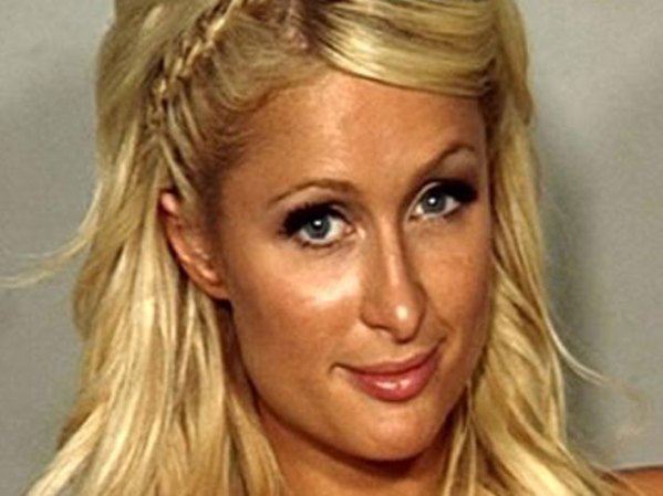Paris Hilton fue detenida de nuevo, esta vez en Las Vegas en agosto del 2010, y acusada de llevar cocaína en el bolso.