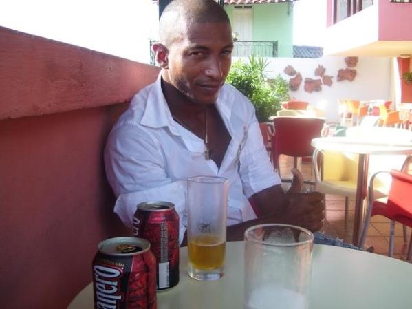 yo y oscarito en la cafeteria de la maqueta de la ciudad santiago de cuba 2010