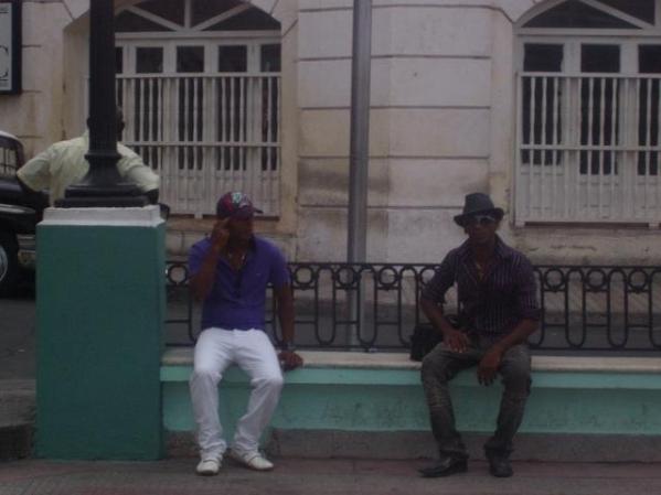 oscarito y chupi en parque cepedes de santiago de cuba 2010