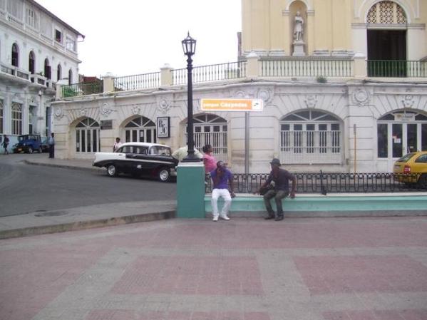oscarito y chupi en parque cepedes de santiago de cuba 2010