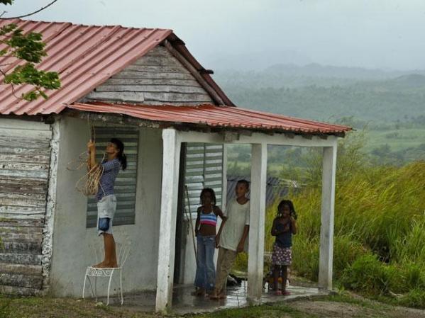 14 DE OCTUBRE, 2010: El huracán Paula, de categoría 1, entra a Cuba por su región noroccidental.