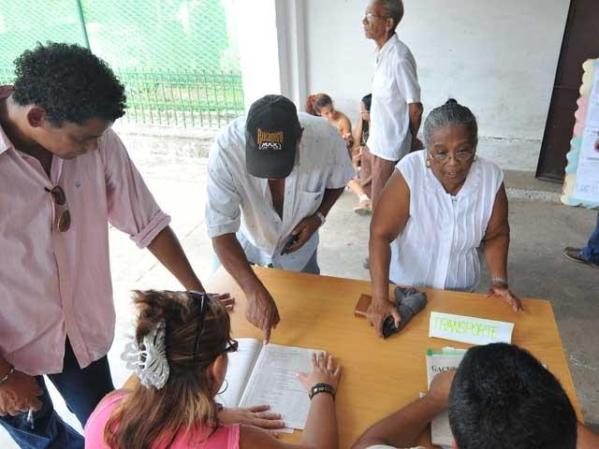 26 DE OCTUBRE, 2010: Se abren las solicitudes de permisos para los 170 trabajos independientes aprobados por el gobierno.