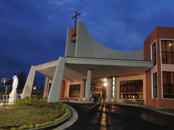 El nuevo seminario de San Carlos y <br />San Ambrosio, el primer edificio católico construido en el país en más de medio siglo.