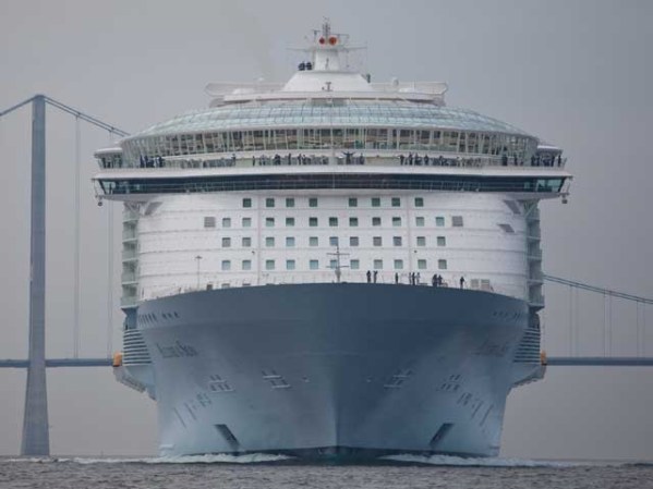 El "Allure of the Seas", sin embargo, tiene 50 centímetros más de eslora que el "Oasis of the Seas".
