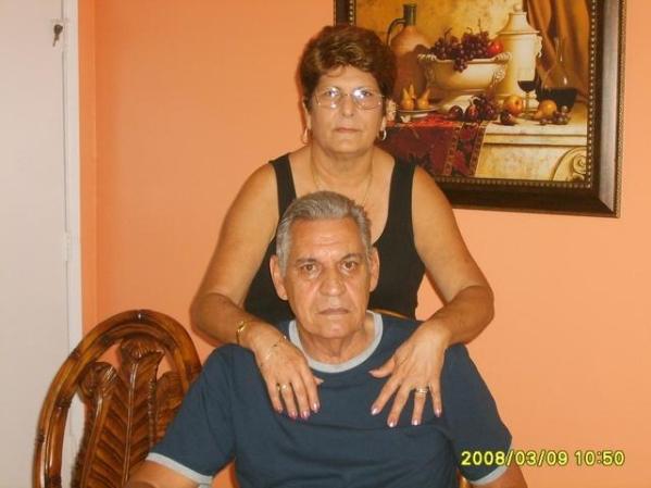 mami y papi. <br /> ¿Quieres celebrar con Buenos Dias Miami de Telemundo 51? Manda aquí tu foto de los años dorados. Hazlo aquí <br />