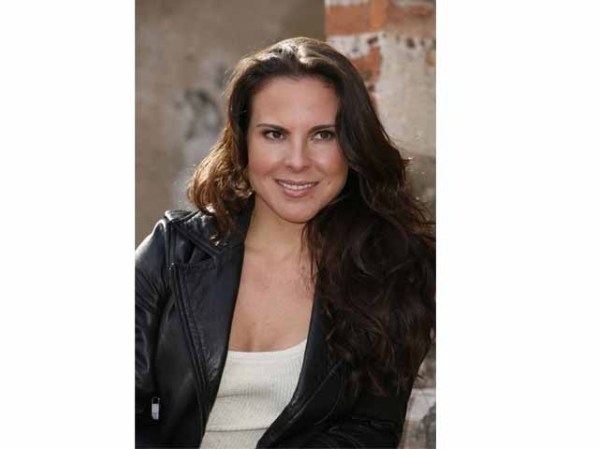 Ya publicó en México su primera novela llamada "Tuya", basada en su guión, y ya está ahora en su tercera edición.
