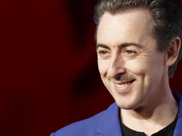 Alan Cumming, de origen escocés es actor, cantante, director, productor, etc. lo recordarán en películas como X-Men United o Burlesque.