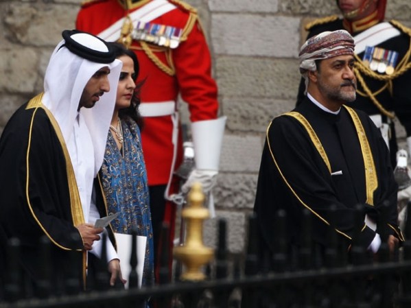 El príncipe de Abu Dhabi, Mohammed bin Zayed Al Nahyan, con Sayyid Haitham bin Tariq Al Said, de Omán.