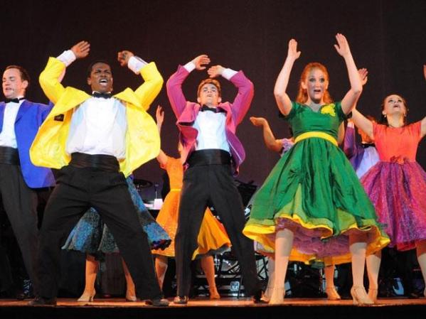 21 DE MAYO, 2011: Un grupo de artistas de la Universidad Brigham Young de Estados Unidos interpreta el musical "Harmony" en La Habana.