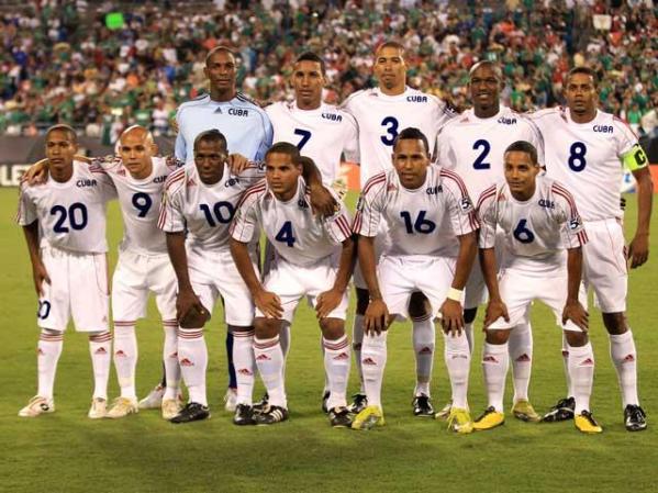 9 DE JUNIO, 2011: El equipo cubano poco antes de enfrentarse a México en la Copa Oro de la CONCACAF en Charlotte, Carolina del Norte. Cuba perdió este y todos sus partidos de la ronda eliminatoria, quedando fuera rápidamente.