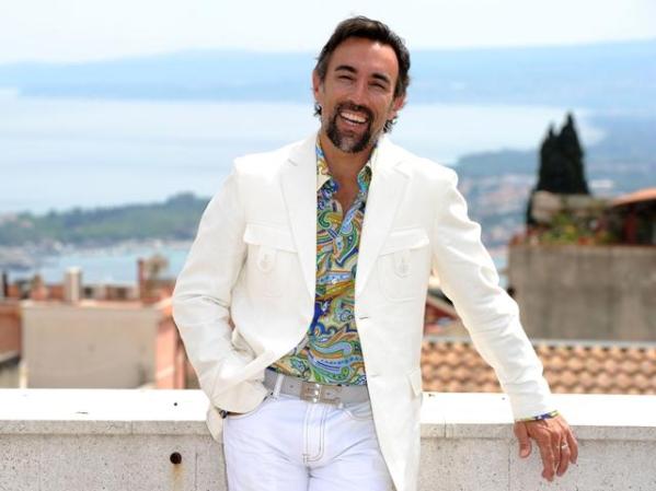 Agosto 6, 2011: Francesco Quinn actor y a su vez hijo del actor Anthony Quinn falleció súbitamente de un paro cardiaco a la edad de 48 años. El deceso ocurrió mientras se ejercitaba con su hijo por las calles de Malibú, California donde tenía su residencia.