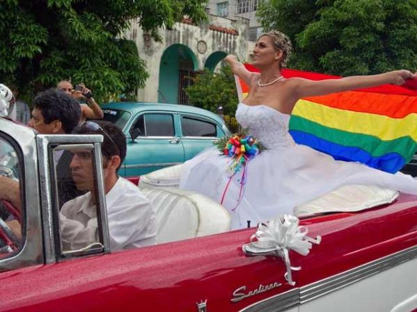 El novio, Ignacio Estrada, es un reconocido disidente cubano.