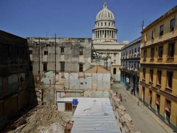 14 DE JULIO, 2011: El deteriorado centro histórico de La Habana recibirá nuevos fondos para su restauración al recibir capacidad fiscal la Oficina del Historiador de La Habana.
