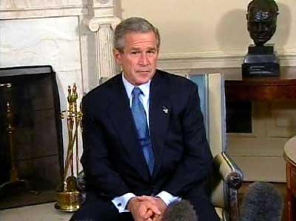 El presidente George W. Bush ha señalado que Arafat fue, también, un obstáculo a la paz. Bush extendió sus condolencias al pueblo palestino.