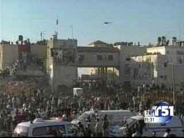 Murió en la madrugada del 11 de noviembre de 2004 a las 3.30 hora local (2.30 UTC) debido a una hemorragia cerebral según los medios de prensa.