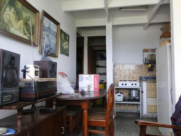Se vende apto en Altahabana, 3er piso con ascensor, balcón a la calle<br />Precio: 11,500 cuc