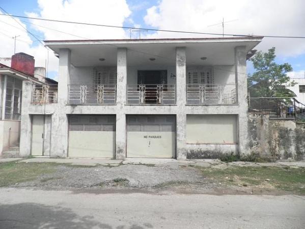 Se vende casa grande en Lawton en 60,000 cuc. La casa esta Ubicada en calle 15 # 458 e/ Concepción y Dolores.Planta Baja: 2 garajes , un baño, patio de tierra y escalera interior. Planta Alta: Portal, Sala, Comedor, Cocina, cuatro dormitorios, 2 baños,pasillo interior y cuarto de estudio con baño auxiliar. Interesados llamar a Jose luis al 6415041