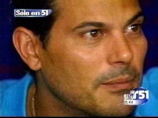 El decreto "pies secos, pies mojados", establecido a mediados de la década de 1990, estipula que los cubanos interceptados en el mar por lo general serán regresados a su país, mientras que los que tocan tierra estadounidense se pueden quedar.