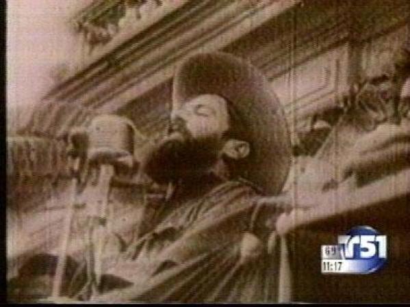Años más tarde, con la revolución triunfante, Camilo Cienfuegos se convirtió en "un líder con pueblo".