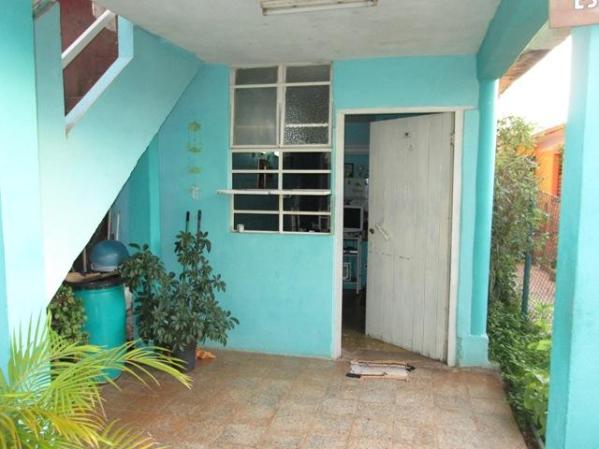 Se vende casa con portal sala baño 2/4 uno pequeño y uno grande, en el reparto pastorita cerca del aeropuerto en Boyeros,incluye un aire de 1/2 ton . Llamar de 8 am a 5 pm.Tommy o al 052837783. Precio:$8,500.