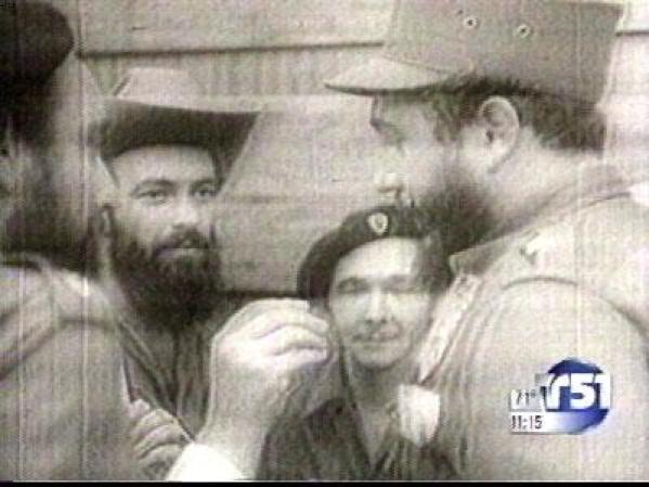 Pese a todo, las tropas rebeldes van tomando forma, con Fidel Castro, su hermano Raúl, Camilo Cienfuegos, y otros.