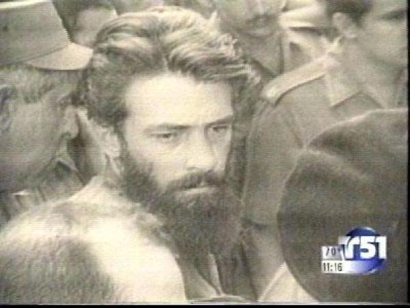 Camilo moriría de forma misteriosa tras el triunfo guerrillero, en un supuesto accidente de avión.