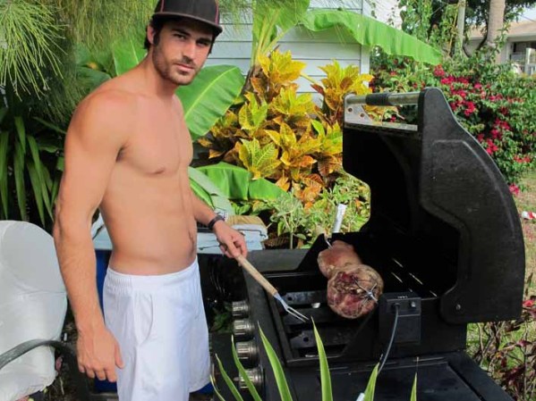 La campeona del tenis mundial, de 32 años, apareció en la cancha con su nuevo novio, el joven cubano de 24 años Elio Alberto Pis.