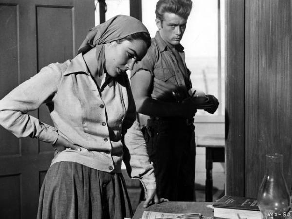 En 1956 participó en la película "Giant', junto con el malogrado James Dean.