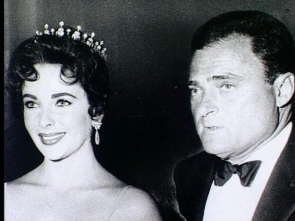 Con su tercer marido, el productor de películas Mike Todd, en una foto de 1957.