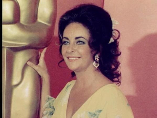 Consagrada como actriz y con fama imperecedera, Elizabeth Taylor comenzó a retirarse de la carrera fílmica a comienzos de la década de 1960.