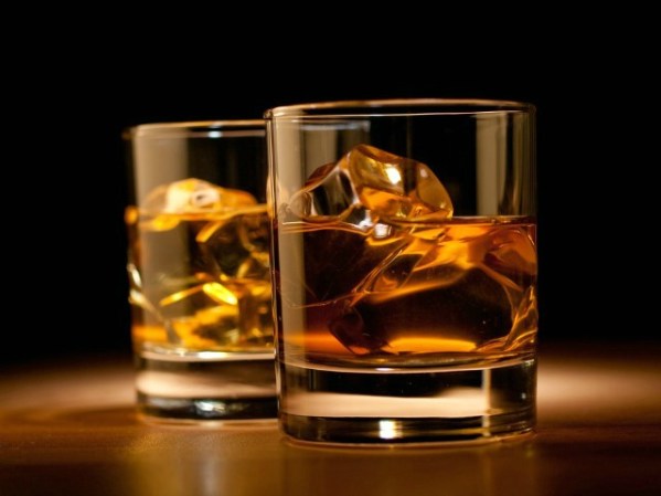 7. Huye del alcohol y las drogas. Aunque muchas personas y canciones inviten a recurrir a una copa… o la botella entera para olvidar los problemas, las tristezas, el desamor, no hay nada más lejano de la realidad.