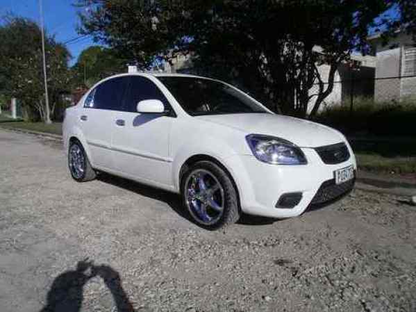 Vendo kia rio del 2009 con todo del 2011 y 74000 klm. telf 054005161. $35,000