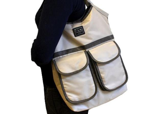 Muy livana, lavable, en ella puedes llevar casi todo. Su diseño ofrece una impresionante capacidad sin que grite “aquí traigo las toallitas húmedas”. Disponible en 7amenfant.com por $84.