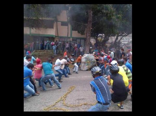 Bloquean entrada a La Grita