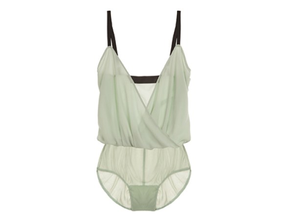 Body blanco semitransparente. Disponible en trueandco.com, $88.